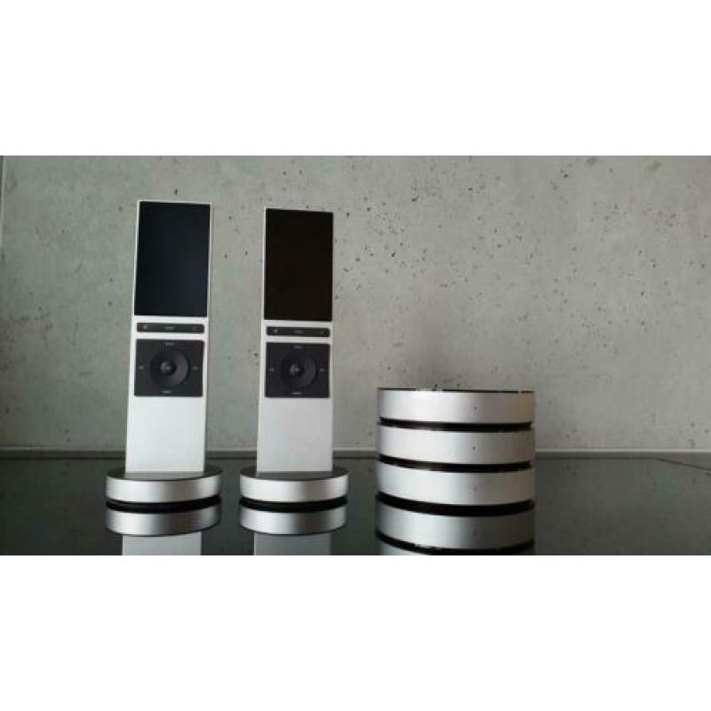 NEEO 3 x brain 2 x remote compleet