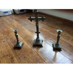 Antieke spullen uit de kerk in een koop