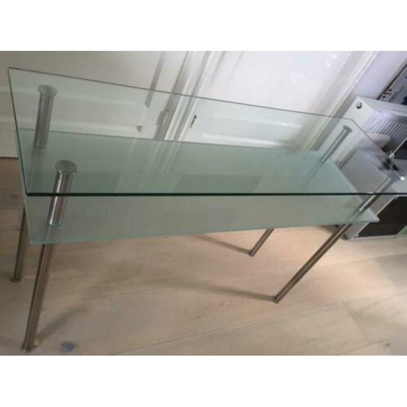 Design sidetable: glas, melkglas en rvs poten