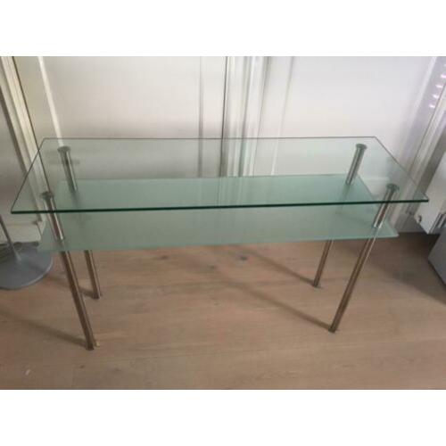 Design sidetable: glas, melkglas en rvs poten
