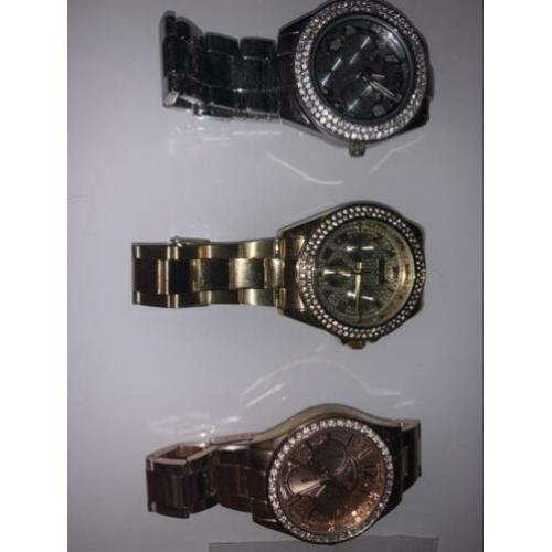 Gebruikte sieraden o.a. Horloges, kettingen, chokers en munt