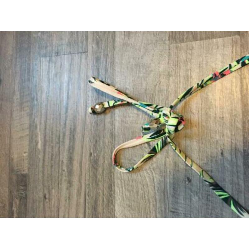 Bikini van H&M. Top 80B en broekje maat 40. NIEUW.