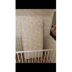 Ledikant wit met matras en earosleep matras