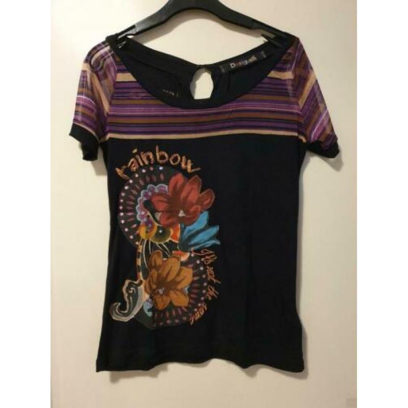 Leuk shirtje van Desigual in maat XS