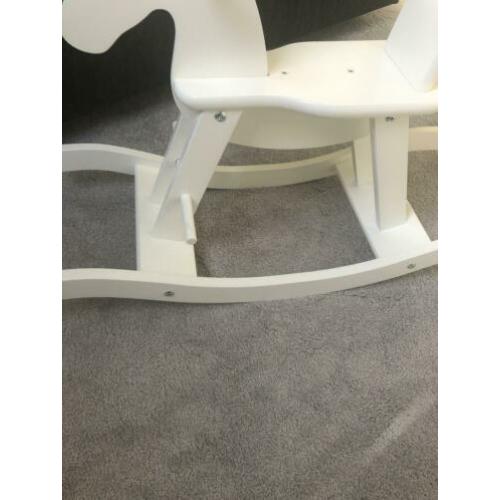 Houten witte hobbelpaard