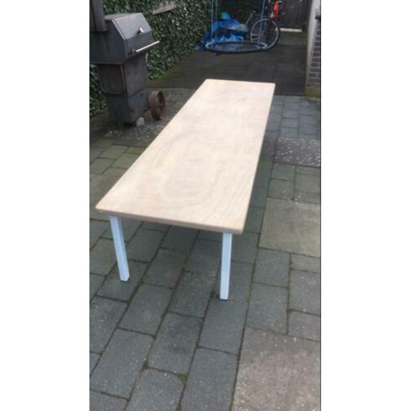 Robuuste lange Kinder speeltafel 239L x 52H x 70B cm.