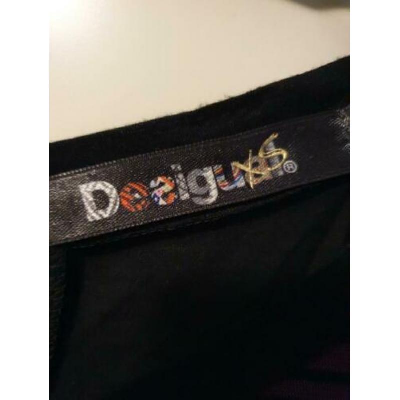 Leuk shirtje van Desigual in maat XS