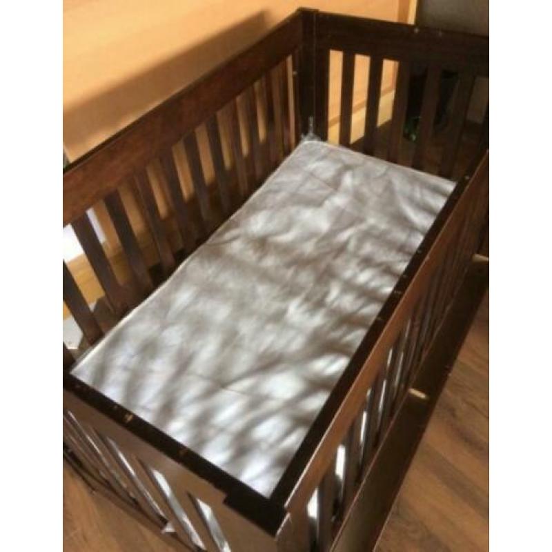 Ledikant met opberg la en matras