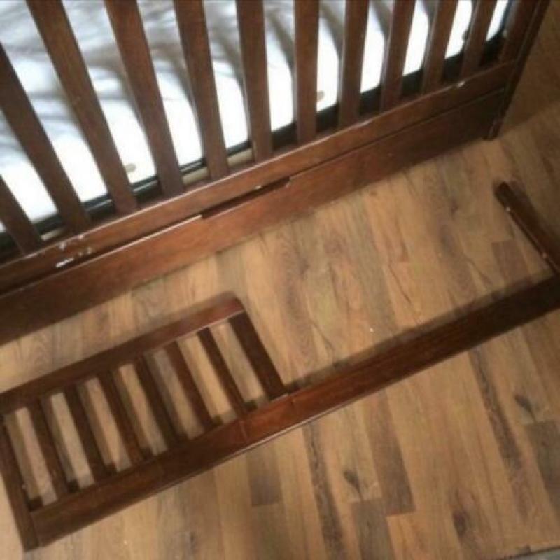 Ledikant met opberg la en matras
