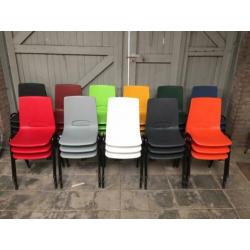 NIEUWE okergele gele kantinestoelen geel stapelstoelen