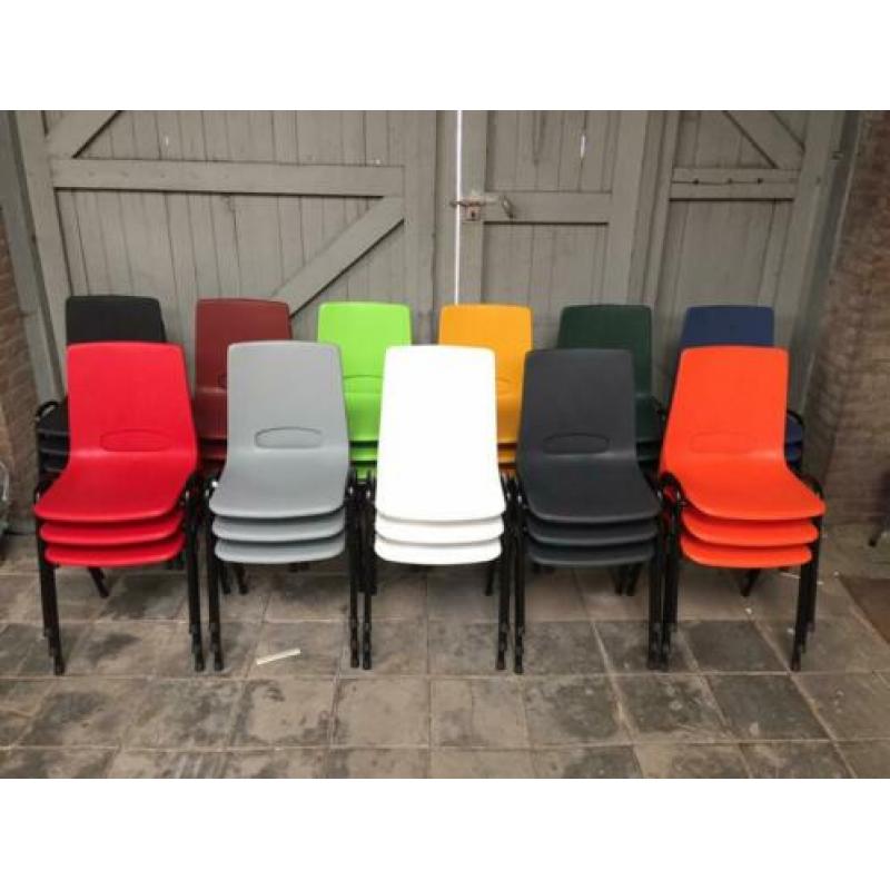 NIEUWE okergele gele kantinestoelen geel stapelstoelen
