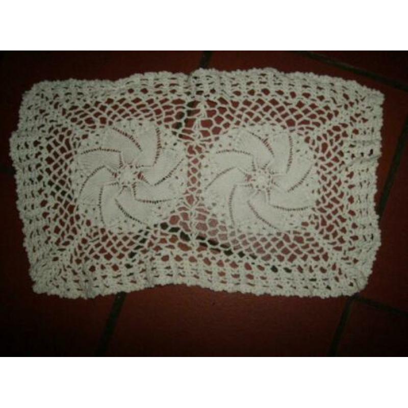 Tafelkleedjes gehaakt, jaren 70, vintage