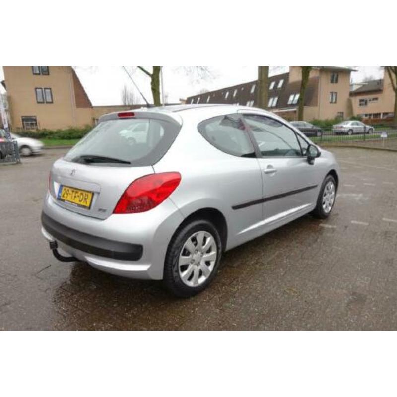 Peugeot 207 1.4-16V XS