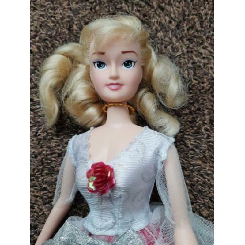 3 Disney barbie prinsessen. sneeuwwitje, Jasmine,