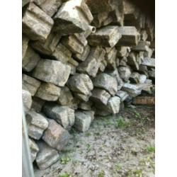Granietbanden 13/15 x30 cm lengte 1,00-2,00 m nog 500 m