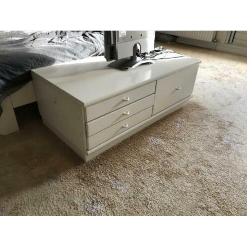 Wandkast wit 117 x 61 cm