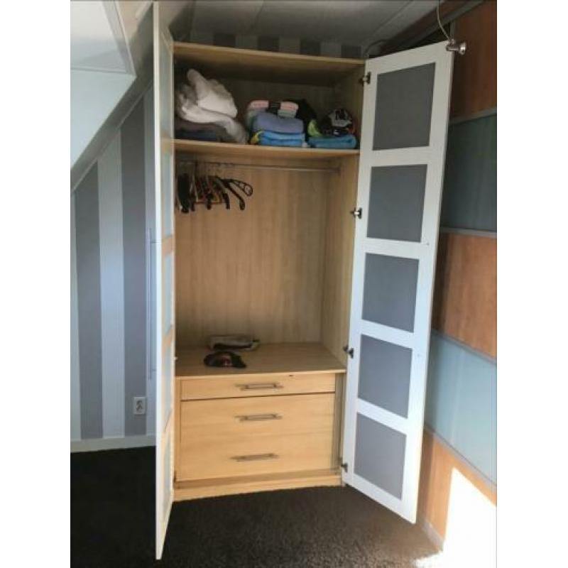 Zeer mooie 2 deurs kledingkast, 100 x 60 x 236