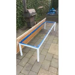 Robuuste lange Kinder speeltafel 239L x 52H x 70B cm.