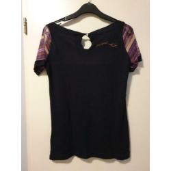 Leuk shirtje van Desigual in maat XS