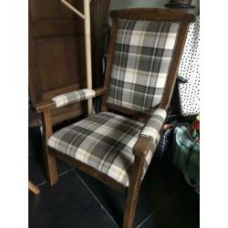 Oude degelijke fauteuil in een nieuw jasje