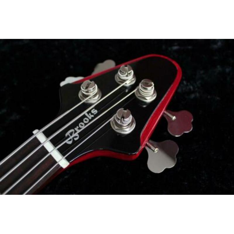 Brooks Grabbird. Handgebouwd. High end basgitaar