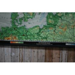 Oude schoolkaart Noord Europa, grote schoolplaat van Herman