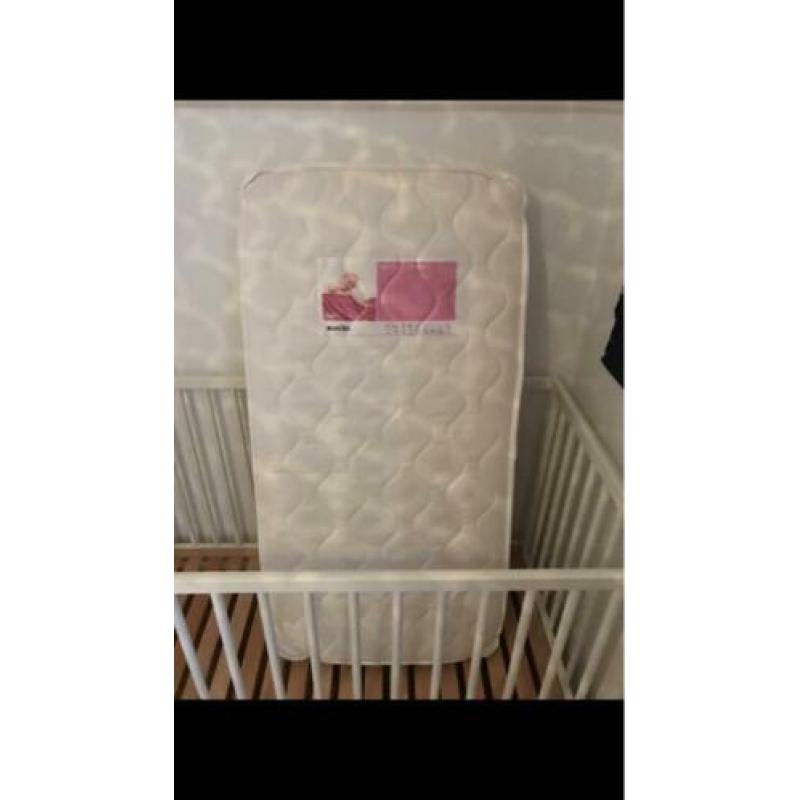 Ledikant wit met matras en earosleep matras