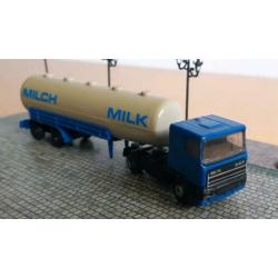 Efsi DAF 95 trekker met melk oplegger H0, 1/87, 3 stuks