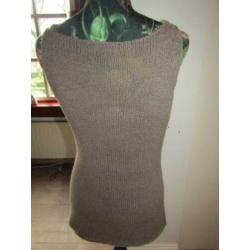 F276 Enjoy mt XL truitje mouwloos taupe gebreid