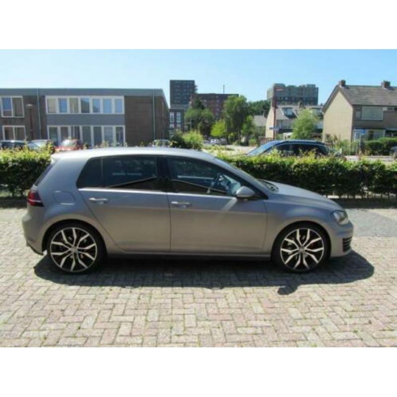 Volkswagen Golf 2.0 TSI GTI 330 PK GECHIPT 5D DSG unieke aut