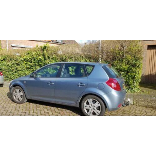 Kia Ceed Automaat met Trekhaak en Winterbanden 93000 km