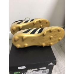 Te Koop: Adidas voetbalschoenen **32**