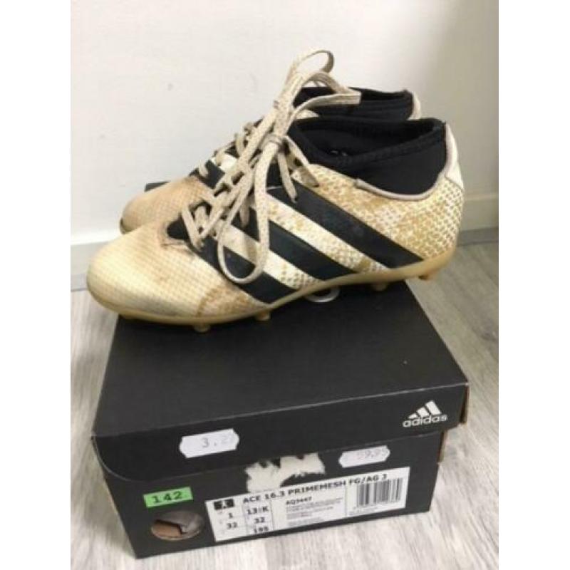 Te Koop: Adidas voetbalschoenen **32**