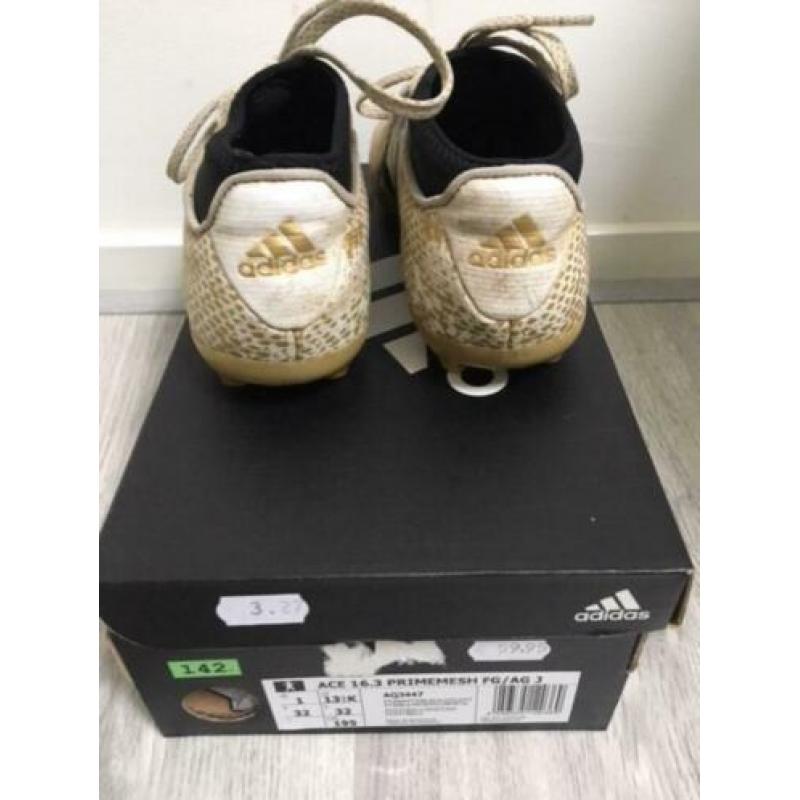 Te Koop: Adidas voetbalschoenen **32**
