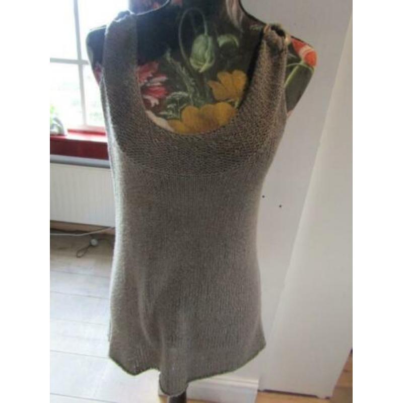 F276 Enjoy mt XL truitje mouwloos taupe gebreid