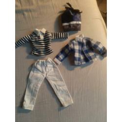 Pakket vintage barbie's+ kleding met schoenen 50 paar