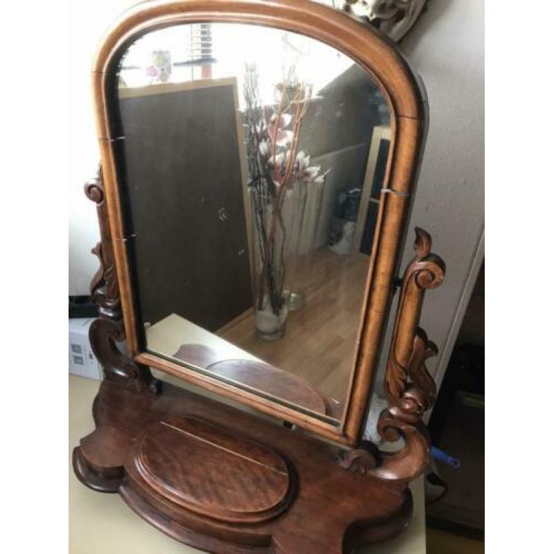 Brocante kaptafel met klep