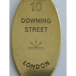 Vintage sleutelhanger: 10 Downing Street London.