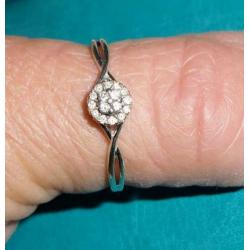 Mooie gouden ring met diamanten rozet