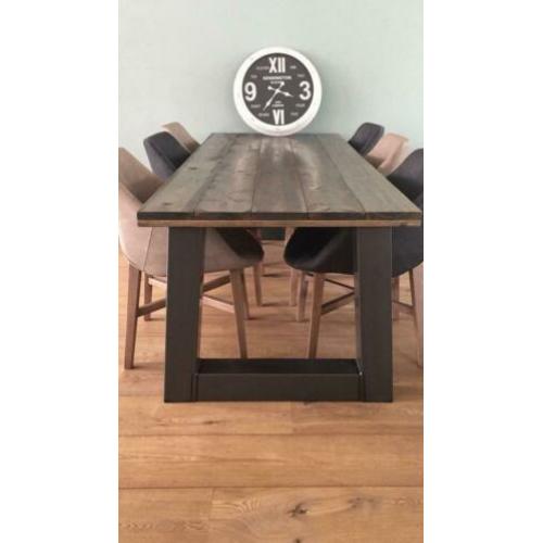 steigerhouten tafel