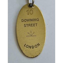 Vintage sleutelhanger: 10 Downing Street London.