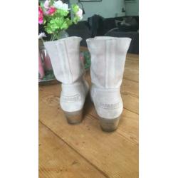 Mooie suède zandkleurige/ beige Shabbies maat 40