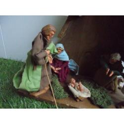 Bijzondere vintage kerststal met 6 aangeklede figuren,28 cm