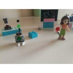 Lego friends 3933. Olivia's laboratorium. Er ontbreekt 1 acc