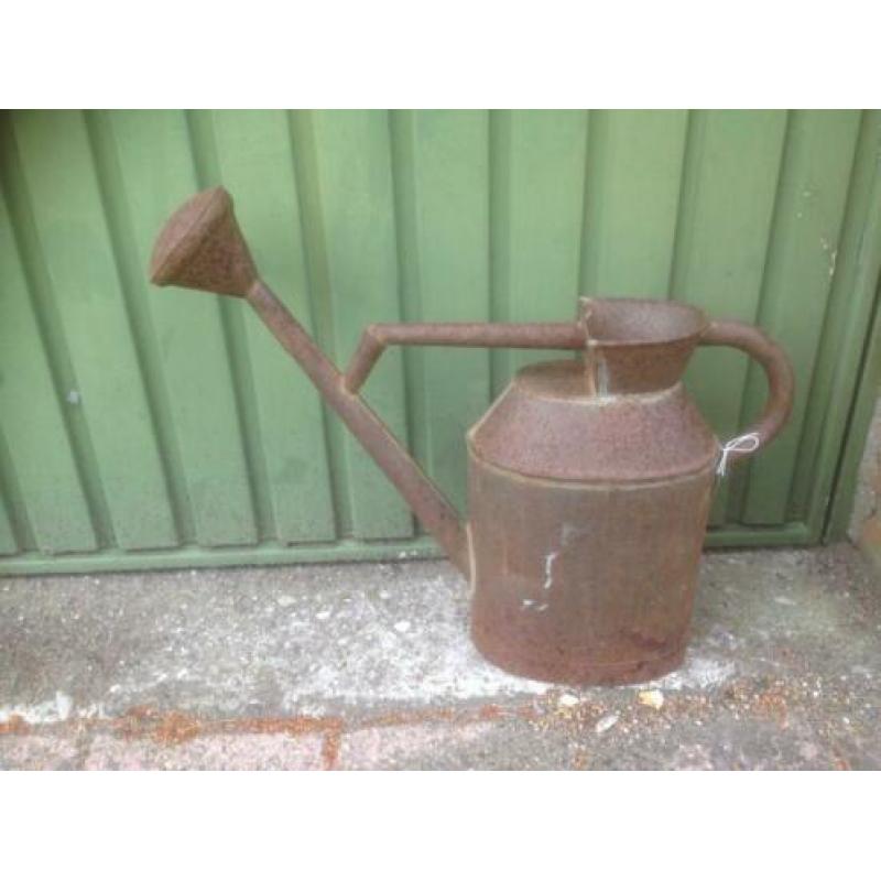 Brocante oude Franse ijzeren gieter