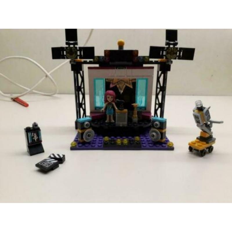 Lego Friends 41117 - tv studio. Er ontbreken 2 stikkers