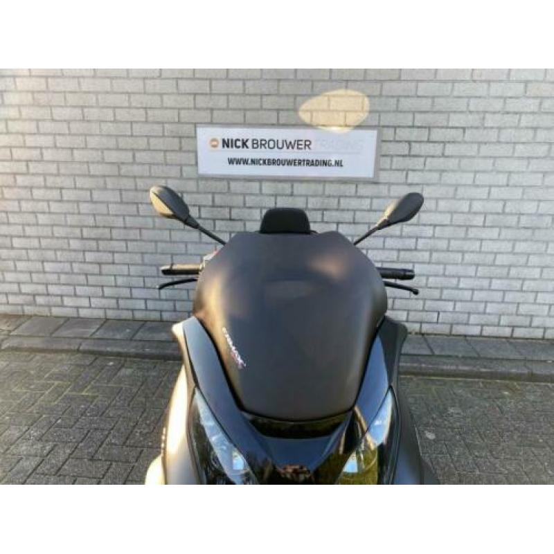 Piaggio MP3 500 LT Sport met diverse extra's (bj 2012)
