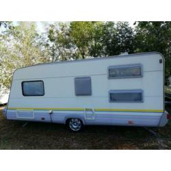 Caravan met stapelbed (Burstner + Walker voortent en luifel)
