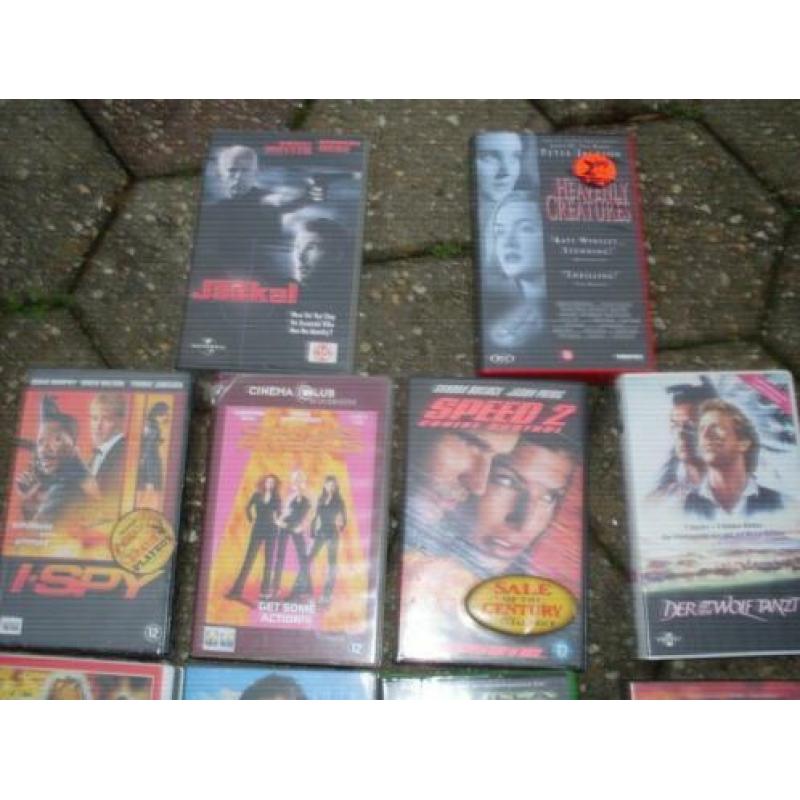 ruim 400 videobanden diverse genres , alles in één keer Voor