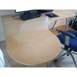 Galant L Desk with chair